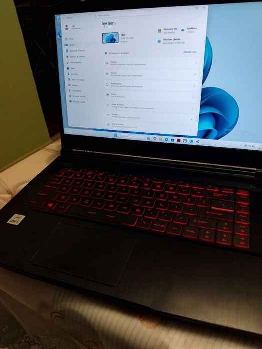 Leptop MSI model 2021