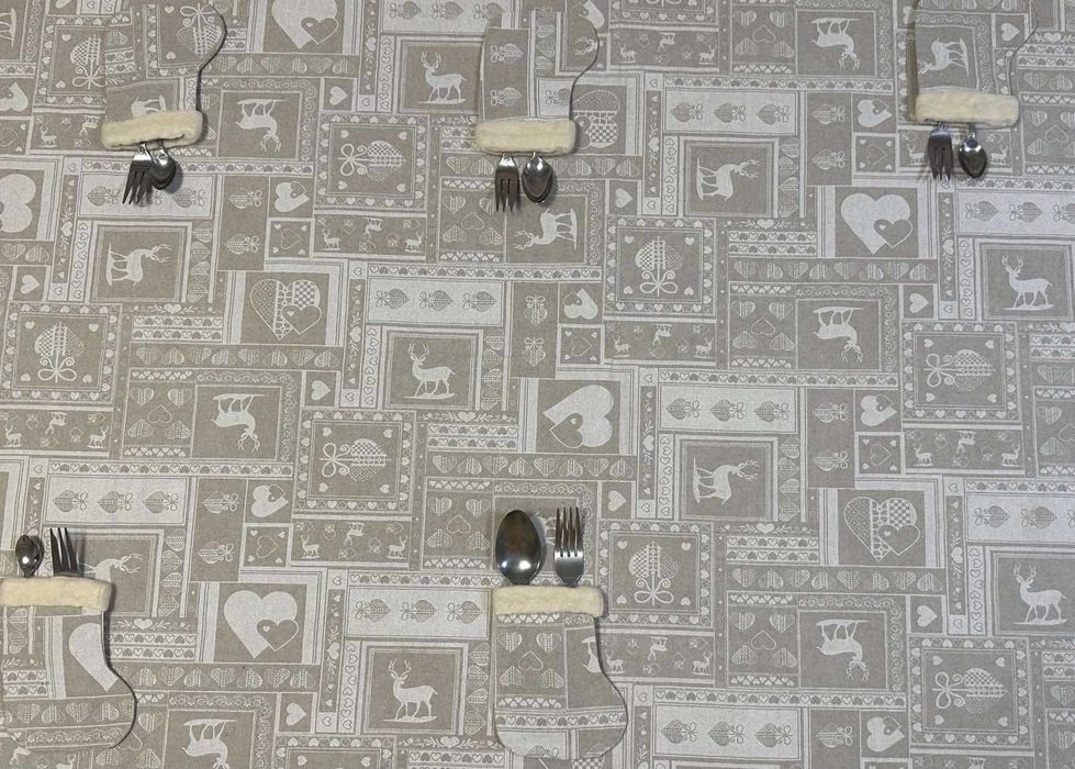 Комплект коледна покривка, подложки и ботушчета