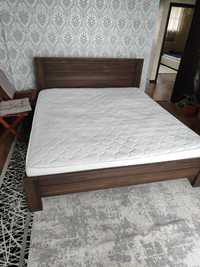 Кровать фирменный 200х180.Малазия  состояние