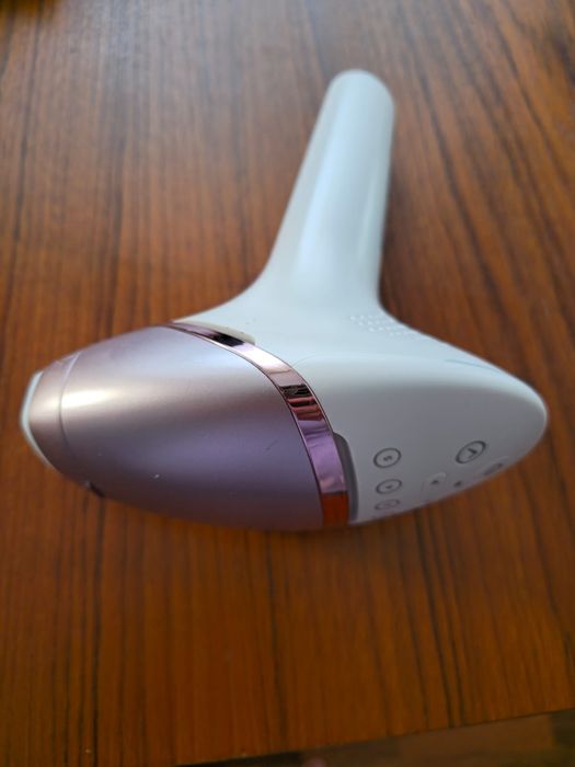 Epilator IPL pentru îndepărtarea părului Seria 9900