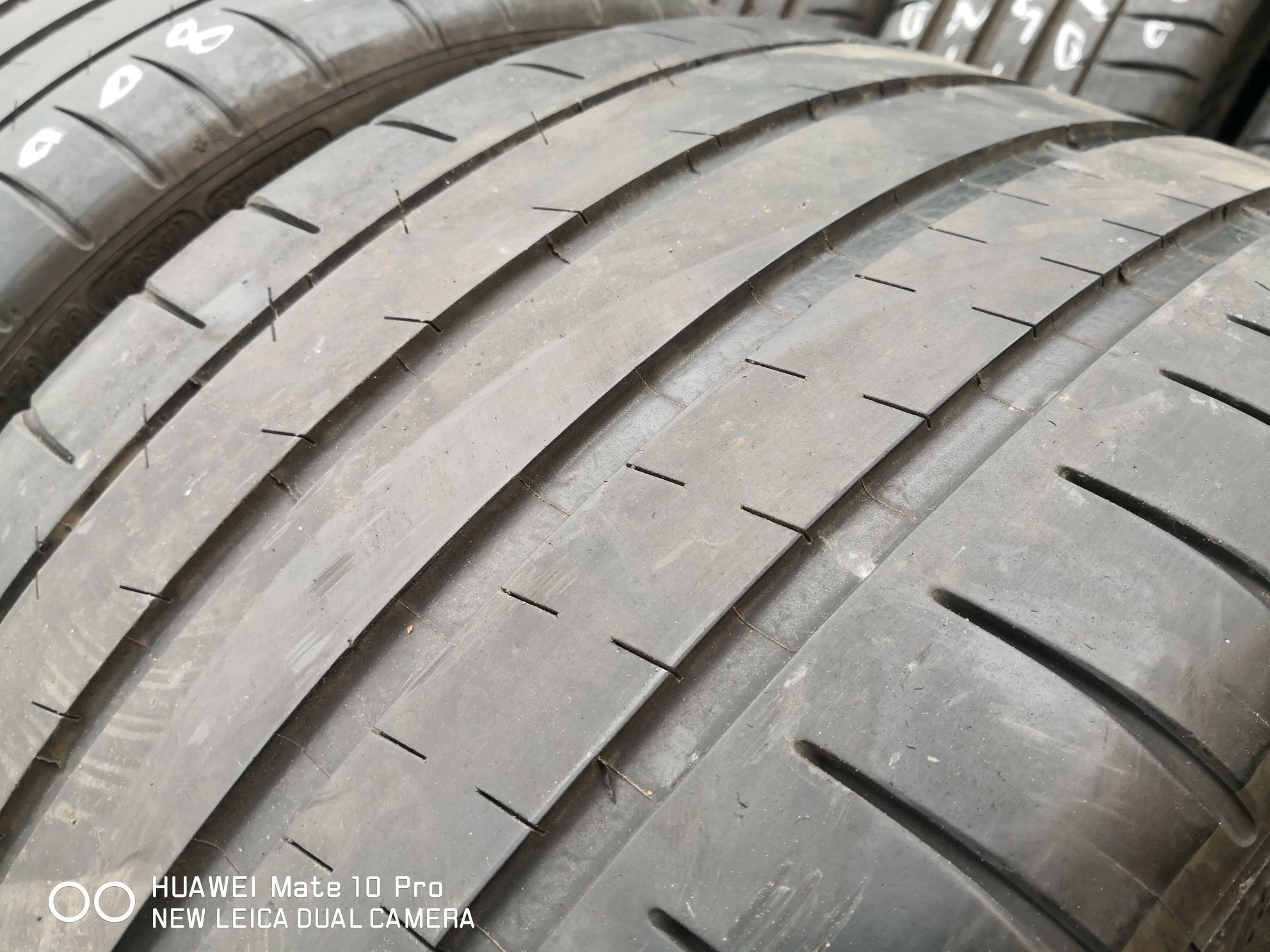 295 35 20 цола задни и 255 40 20 предни гуми спорт пакет Michelin