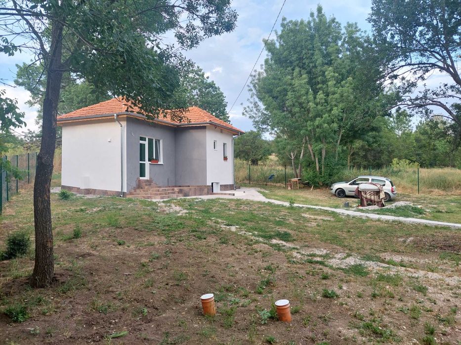 Парцел и Къща с.Алдомировци,община Сливница,София област