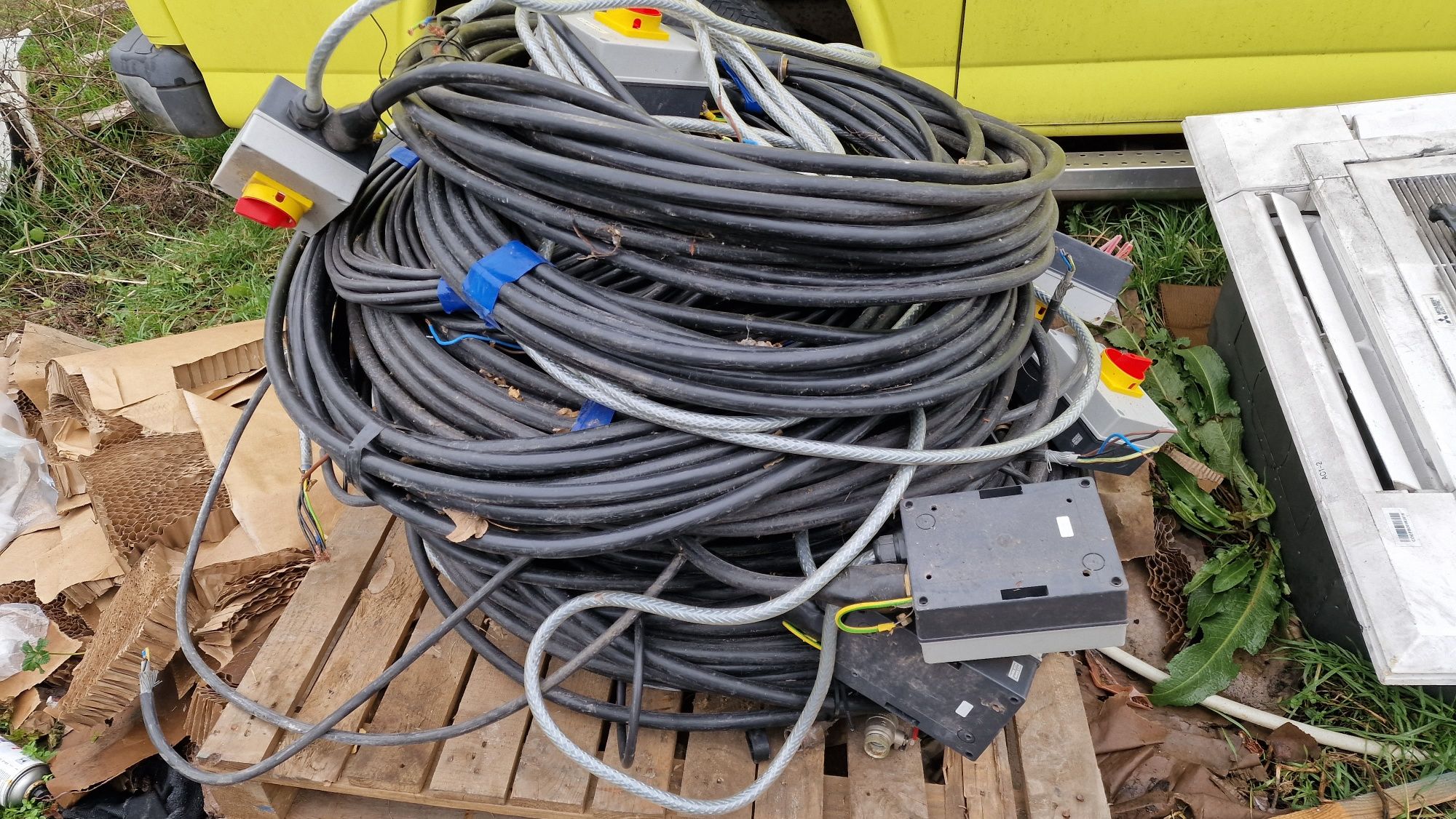 Медни силови кабели 3 х 2,5 и 4 х 10 мм2 NYY подсилена изолация 1000V