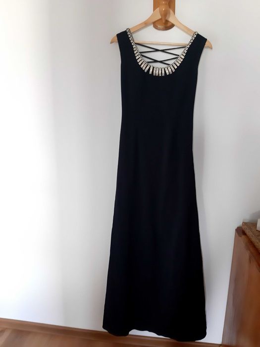 Rochie neagră de ocazie
