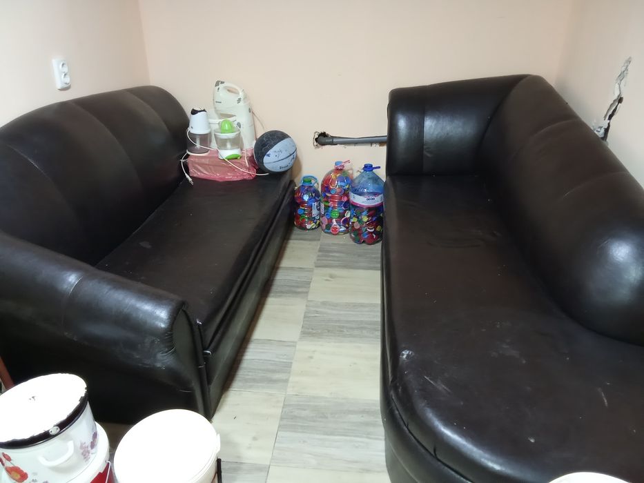 Кожен диван с опция сън