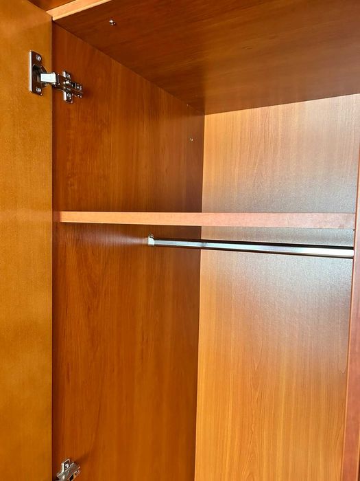 Ъглов гардероб + скрин (естествен фурнир)