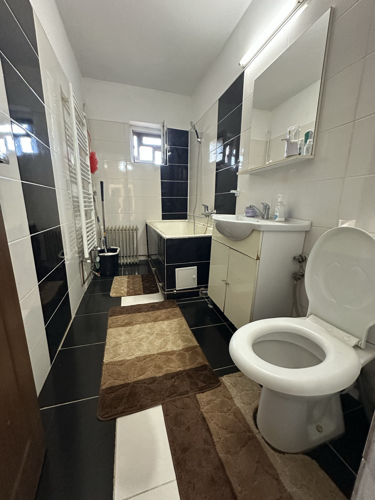Apartament 4 camere, etaj 4, Motru