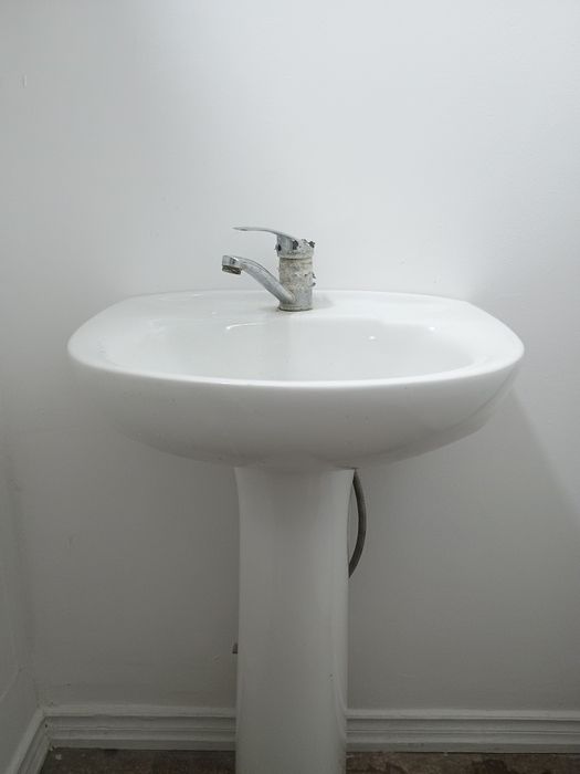 Продам раковину б/у с пьедисталом