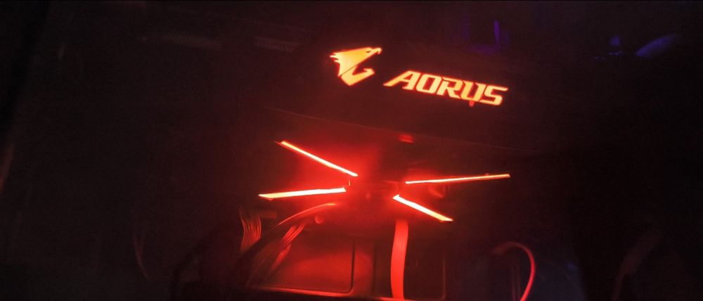 Vând GTX 1080 TI