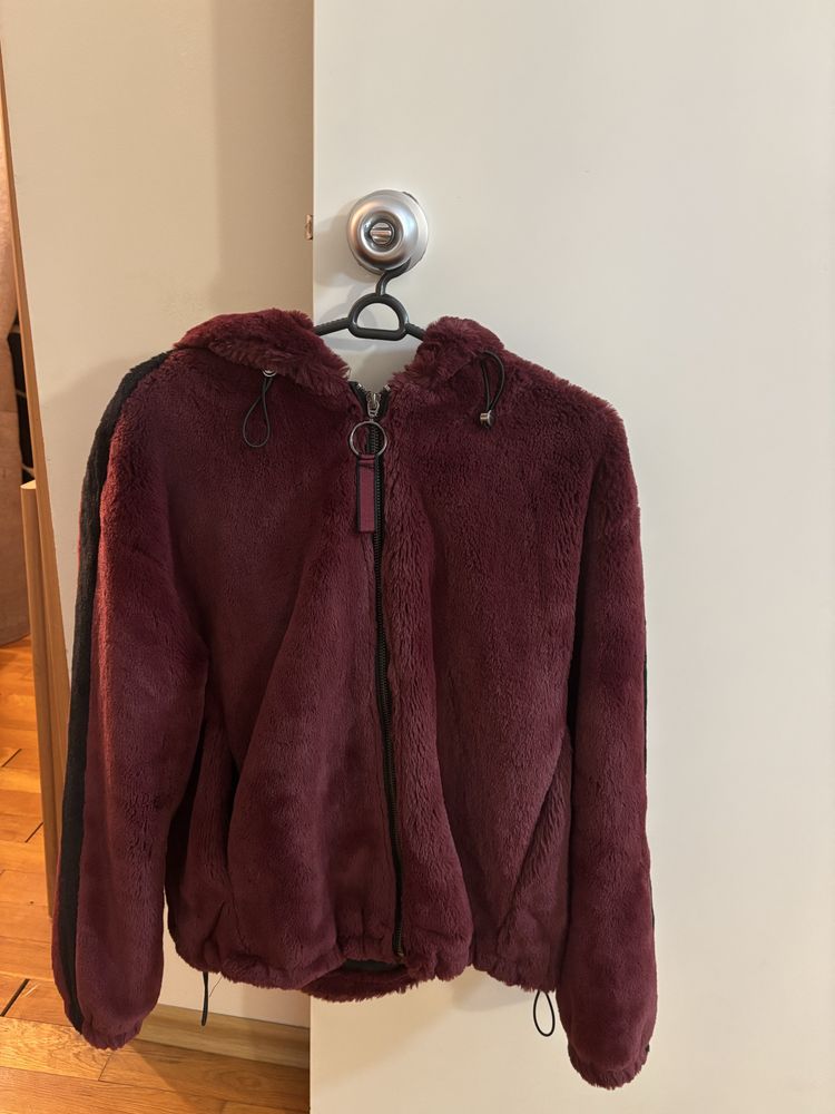 Пухкаво яке Bershka