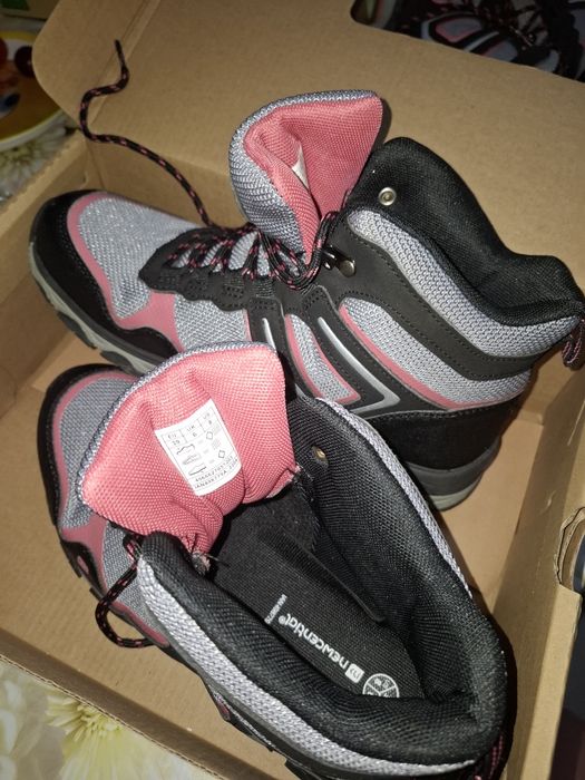 Дамски туристически обувки