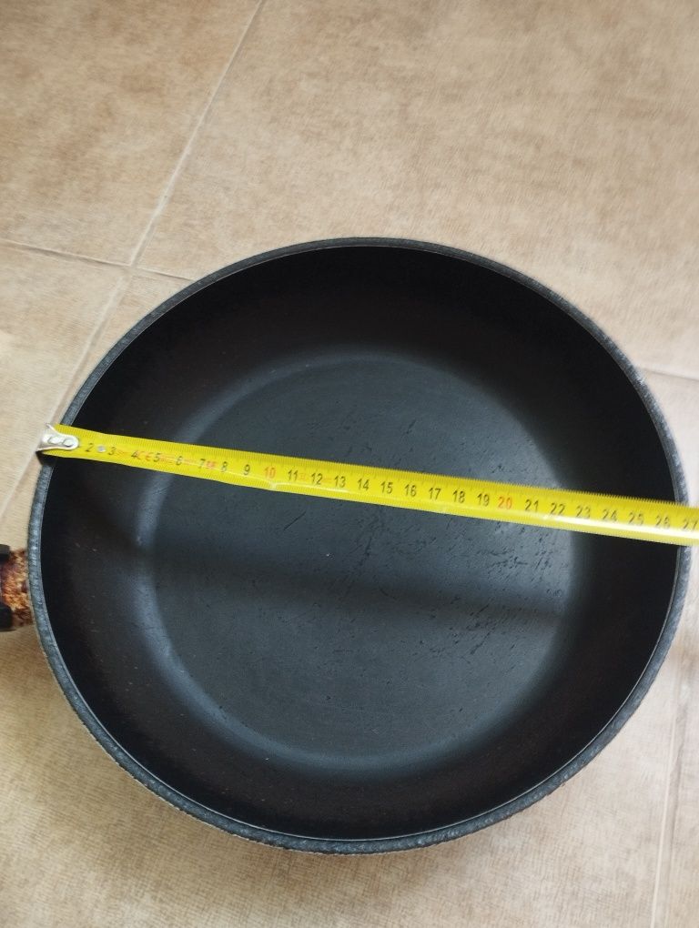 2 tigăi ceramică/55 lei ambele