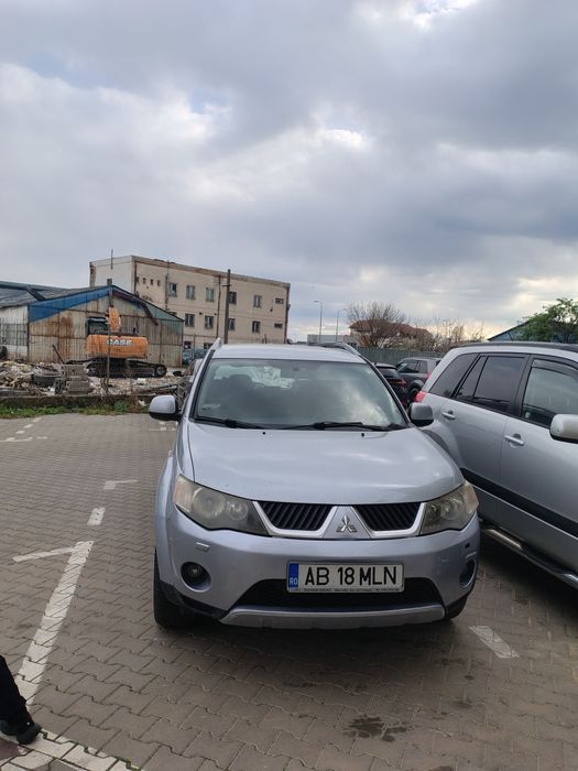 Vând Mitsubishi outlander!