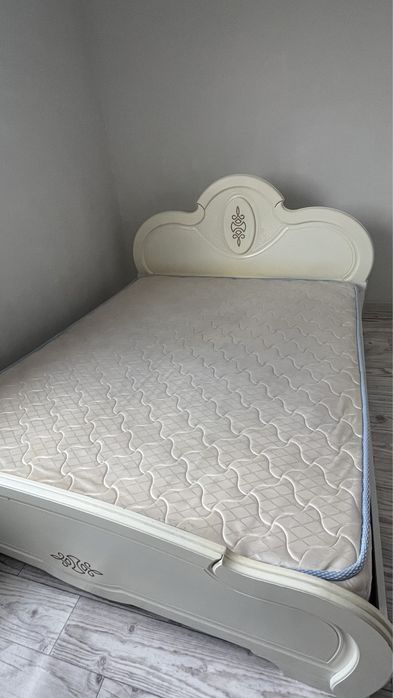 Срочно продам кровать с матрасом