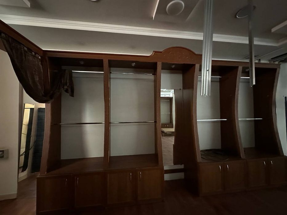 Kiyim dokoni uchun Mebel  b/u