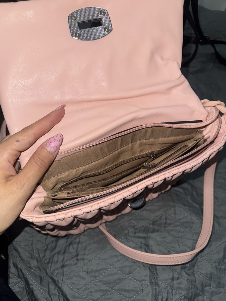 Раница/ чанта/ портфейл GUESS