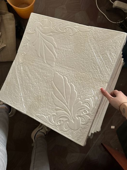 Продам потолояную плитку 76 штук