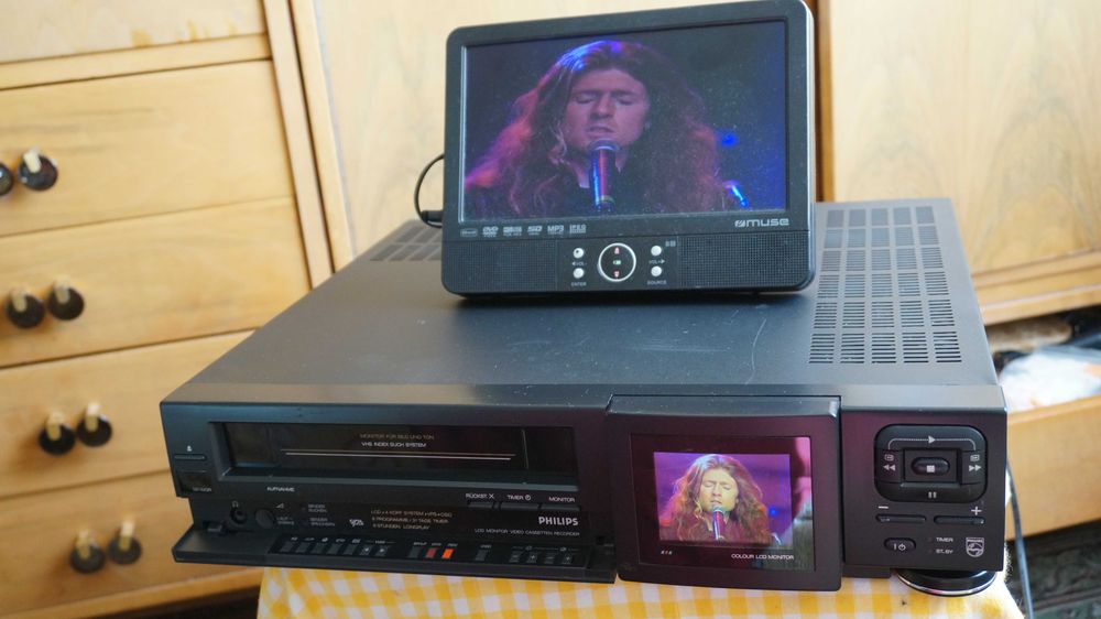 Video recorder VHS Philips VR6880 cu monitor LCD