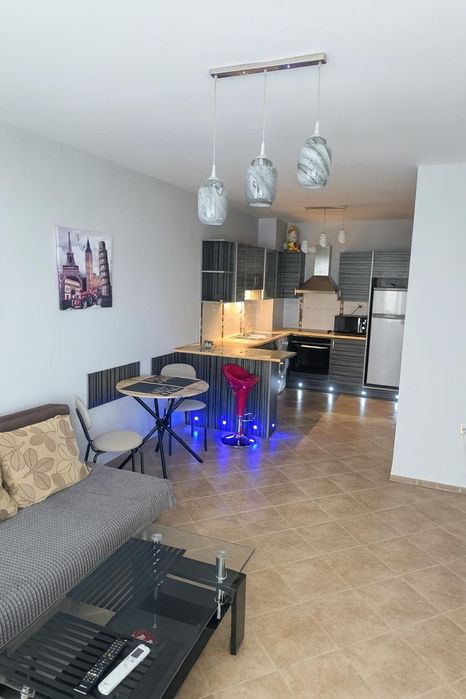 Дава се под наем Двустаен апартамент в Пловдив, Кършияка - 69 кв.м за 427.89 € - Снимка #1