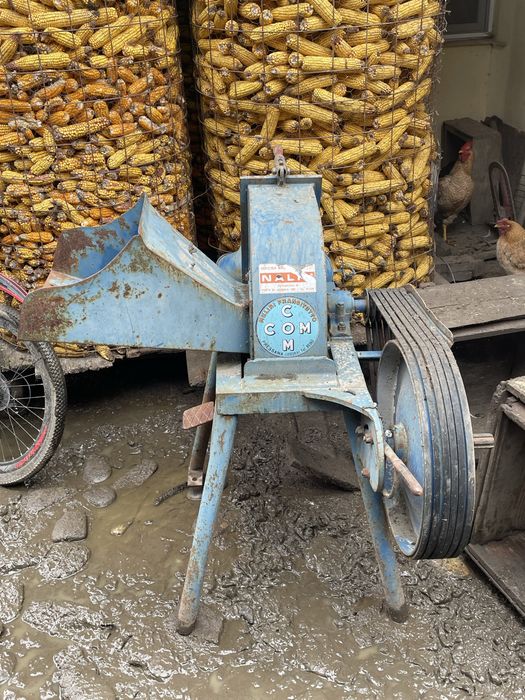 Moara legata la tractor