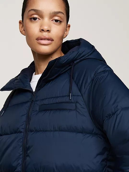 Продам новую куртку зимнюю от Tommy Hilfiger