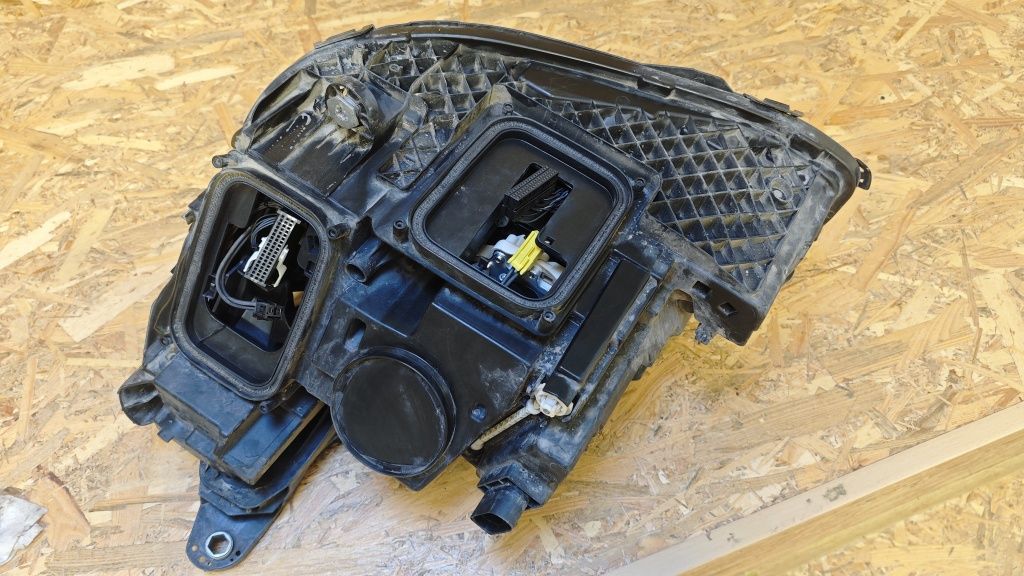 Десен фар за Мерцедес MERCEDES W213 Full LED