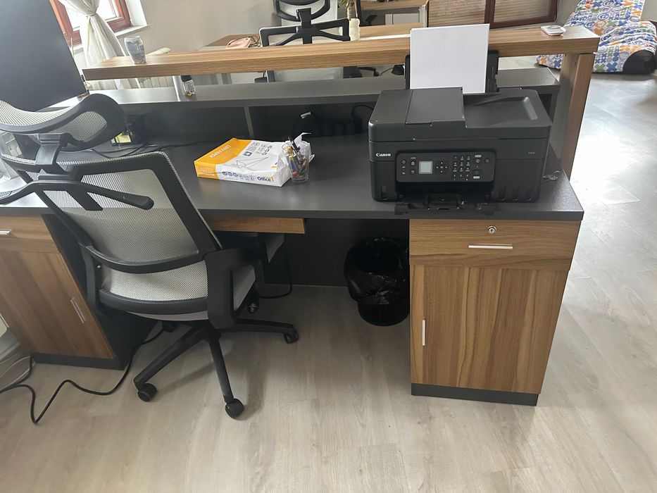 Продавам офис мебели