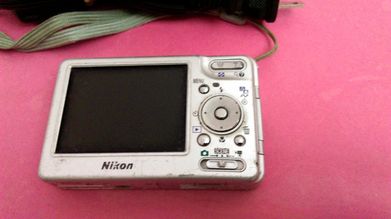 Цифров фотоапарат" Nikon"за снимане и видеоклипове.