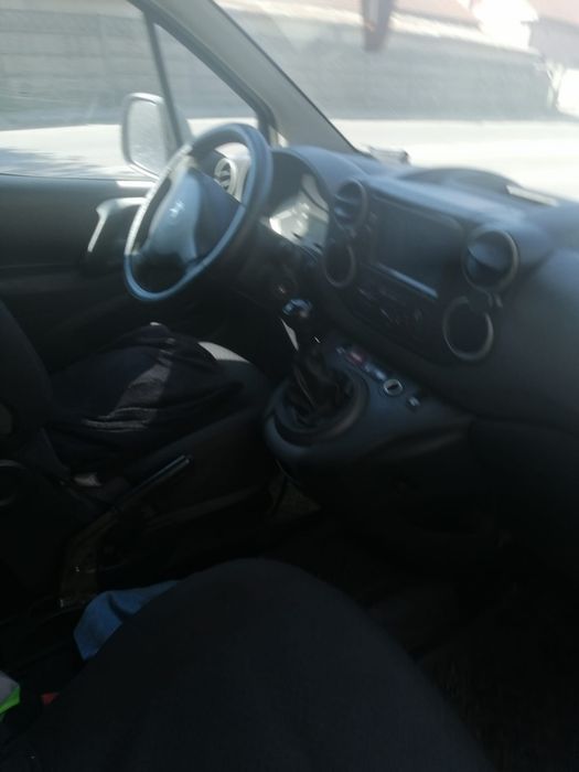 Vând peugeot partner 1.6