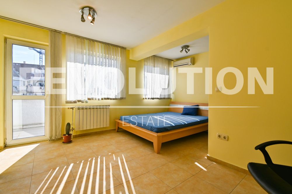 Дава се под наем Тристаен апартамент в София, Оборище - 140 кв.м за 800 € - Снимка #4