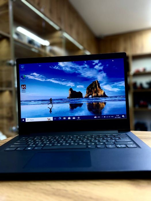 Ноутбук Lenovo V14-ADA