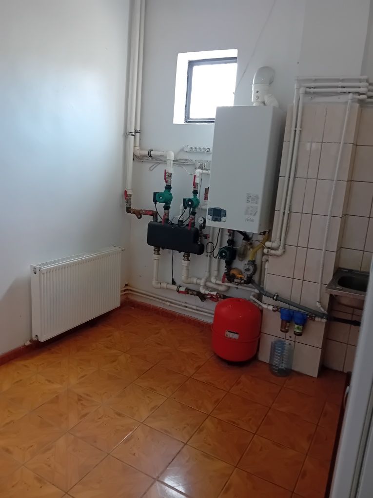 Închiriez spațiu depozitare -producție structură de beton parter înalt