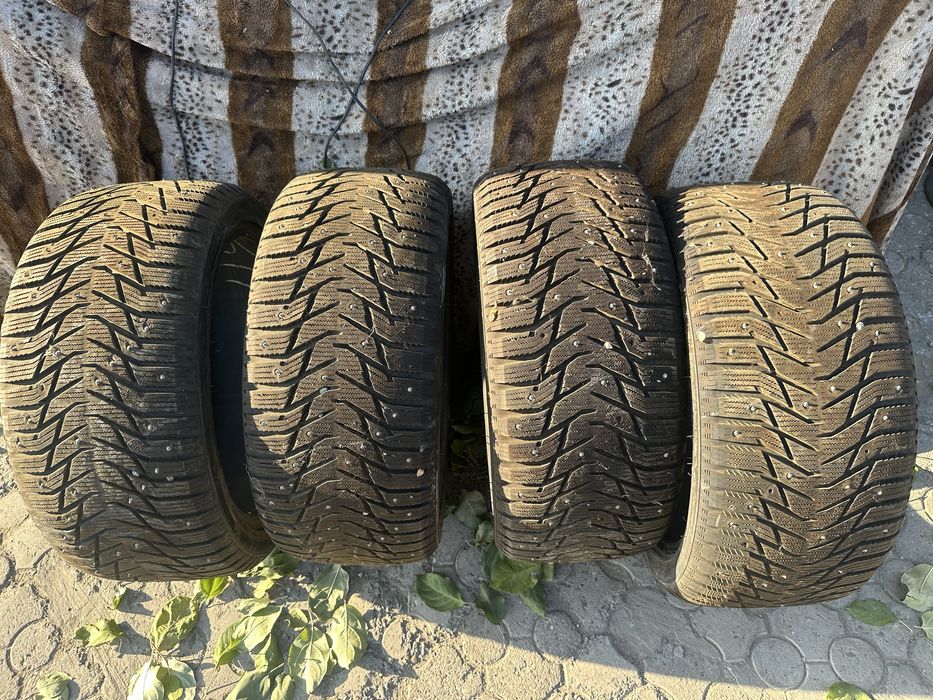 Продам резину 245/40/18