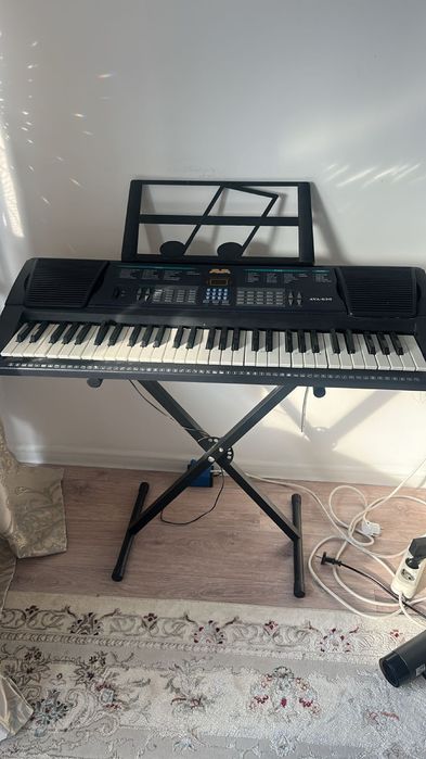 Продам стойку под синтезатор вместе синтезатором