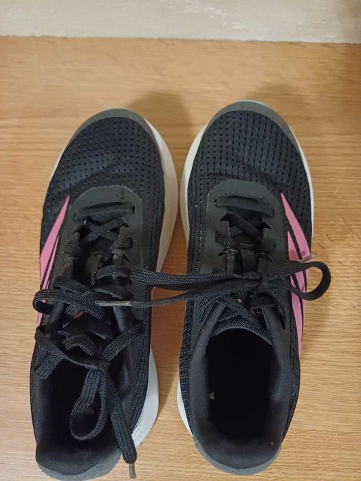 Маратонки адидас в много добро състояние