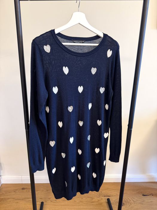 Рокля фино плетиво със сърца от пайети