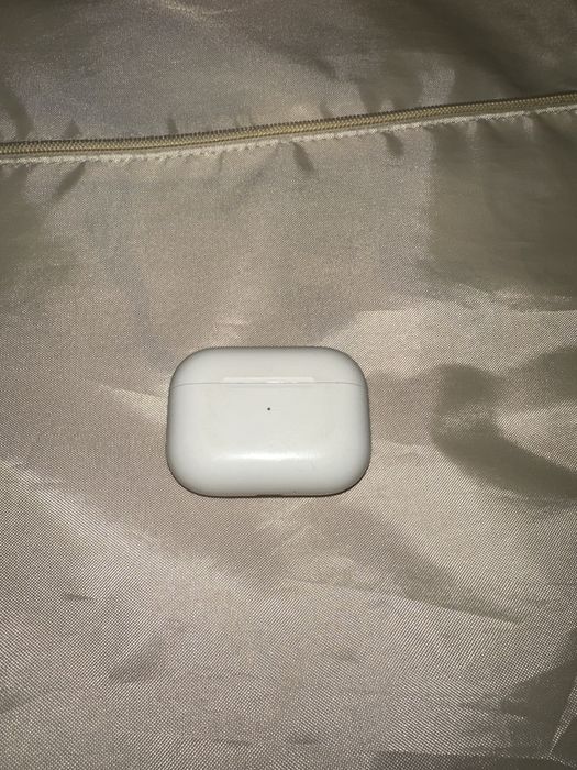 Кейс от оригинальных наушником airpods pro