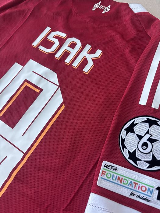 Liverpool 25/26 Home Player Version (M) / ISAK 9