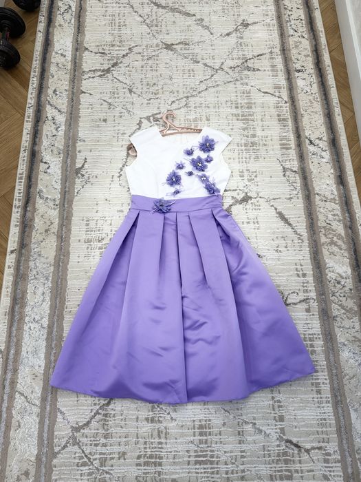 Продам платье в хорошем состояние. Размер 46,  цена 5000 тг