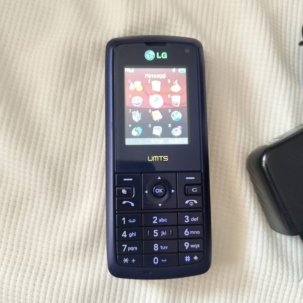 LG U250 + căști și incaecator( decodat,made in Korea)