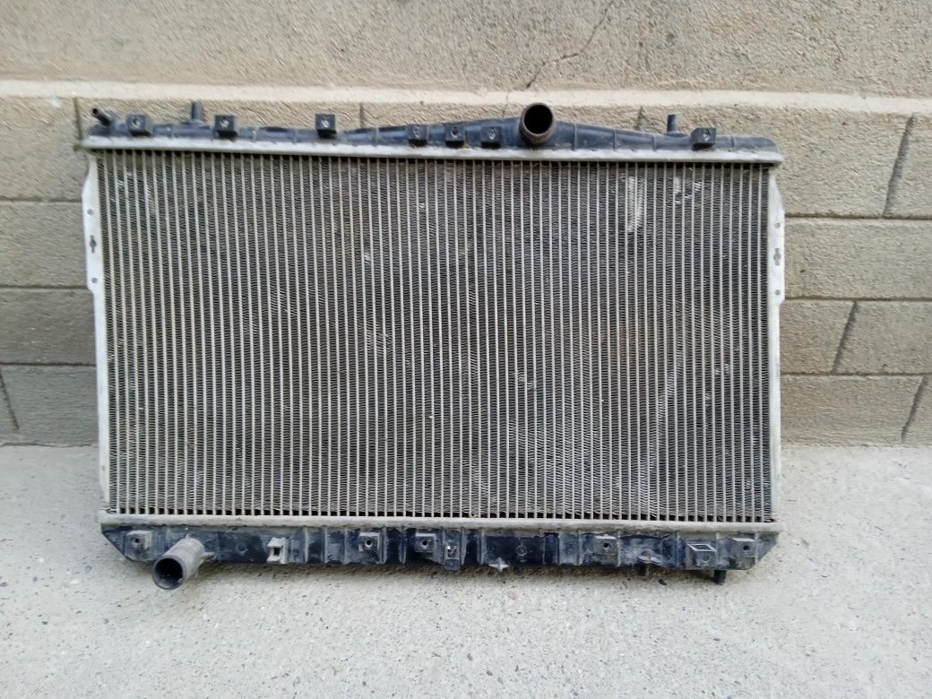 Gentra radiator sotiladi