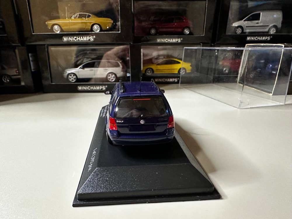 Macheta VolksWagen Golf Variant 1:43 Minichamps