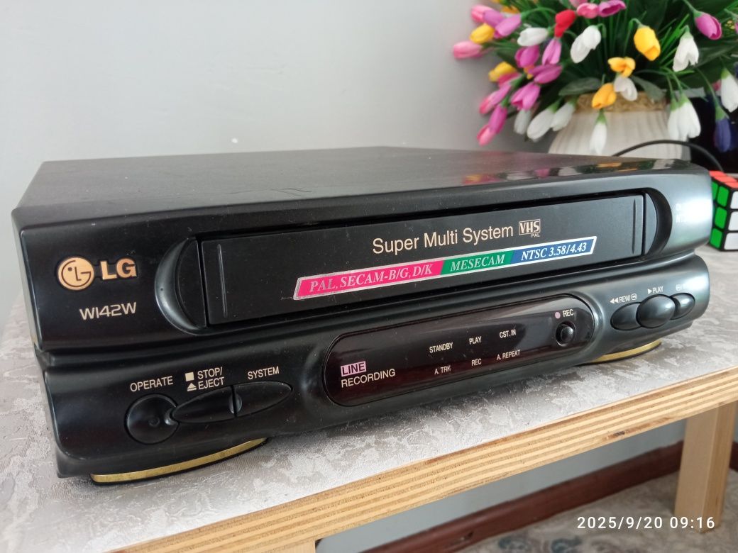 Видеомагнитофон LG и AIWA