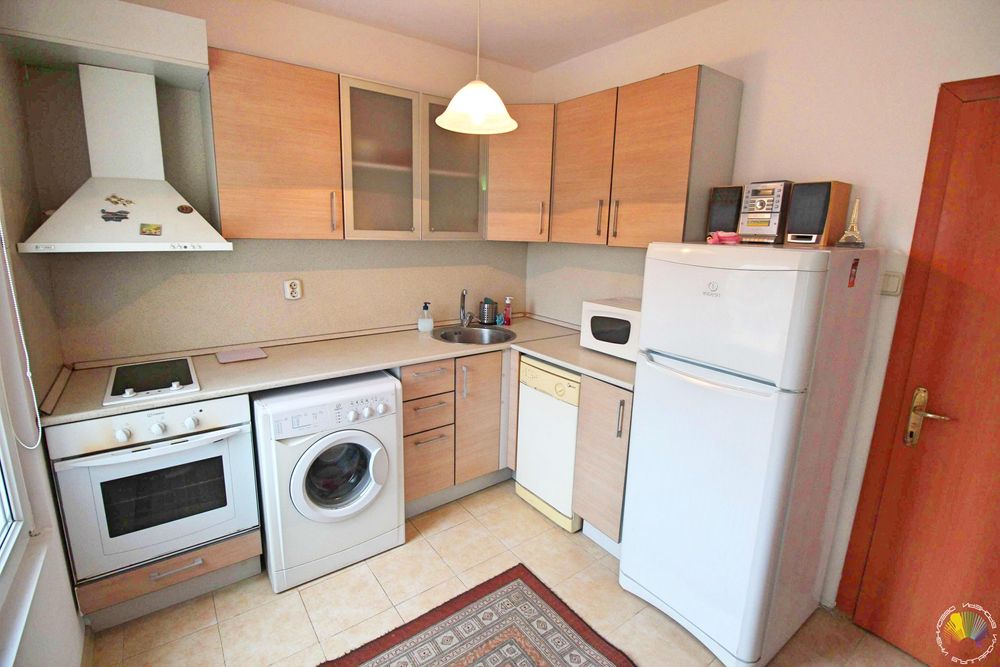 Дава се под наем Тристаен апартамент в Бургас, Братя Миладинови - 70 кв.м за 433.5 € - Снимка #1