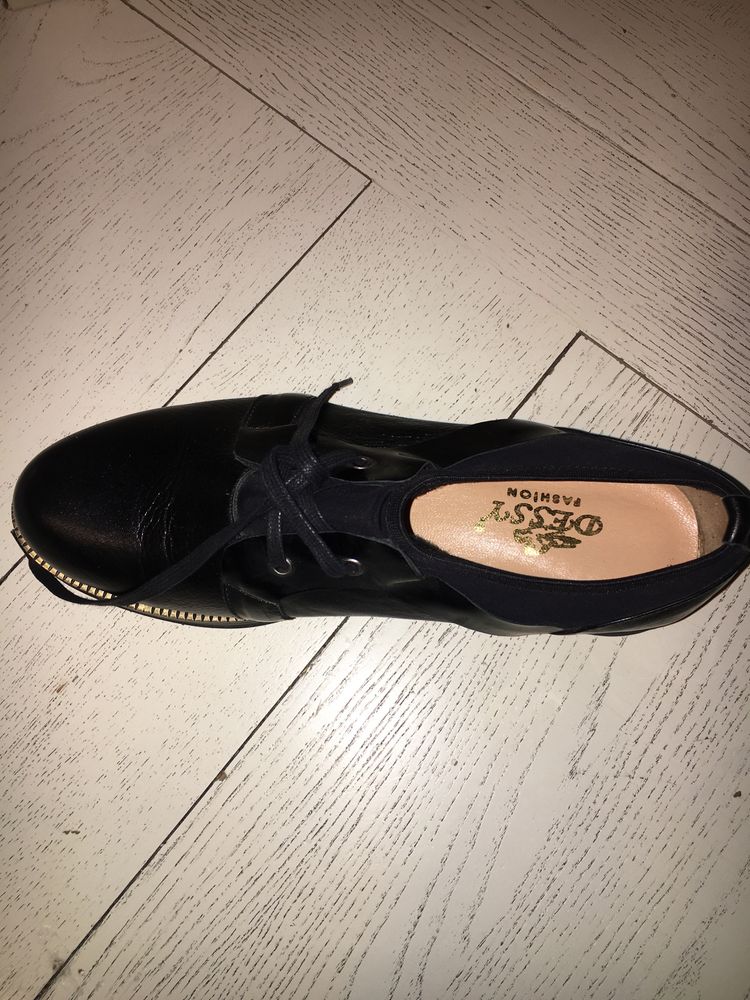 Vand pantofi imitatie piele nou nouti purtati doar in casa pt proba