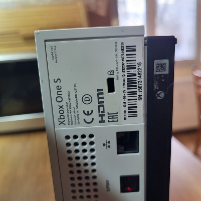 Xbox one S 500gb и гаранция 3м