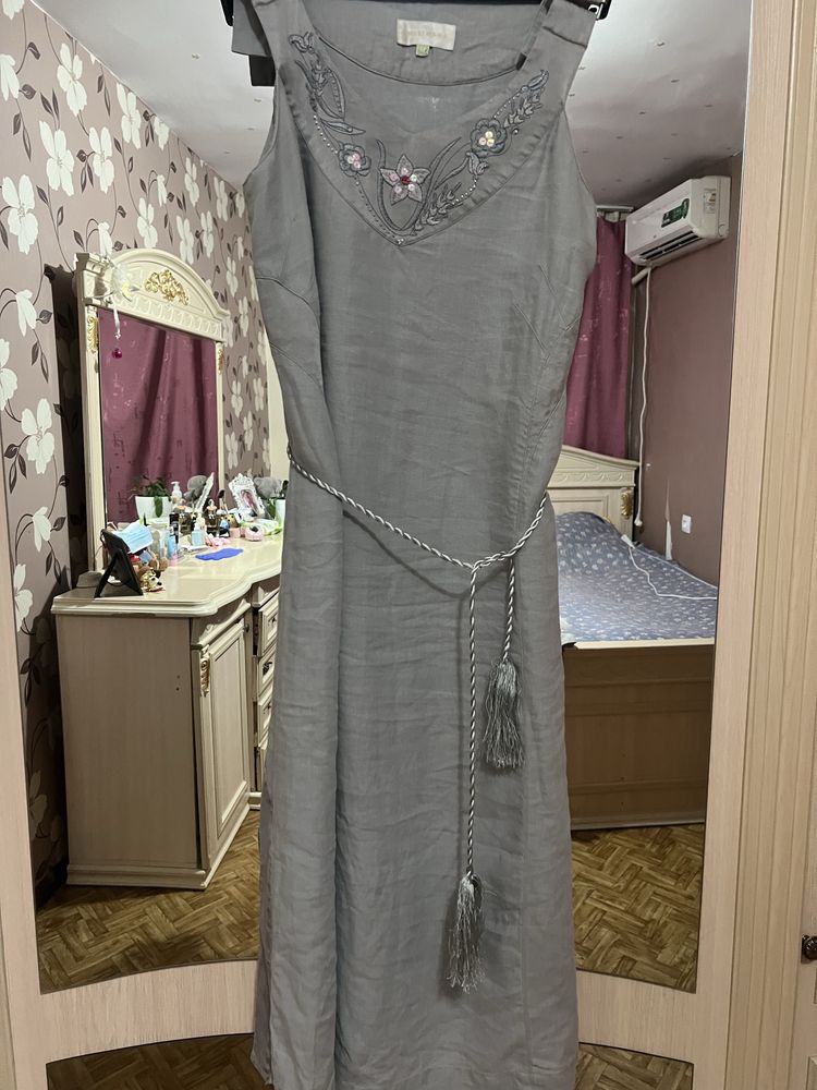 Продам платья разные
