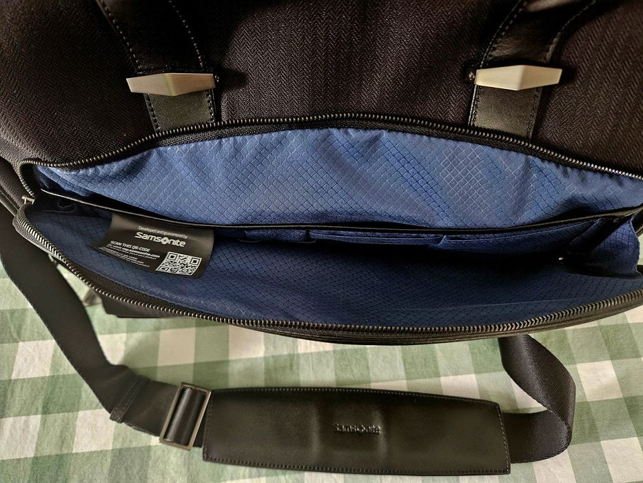 Vând geanta de laptop 15.6 inchi marca Samsonite