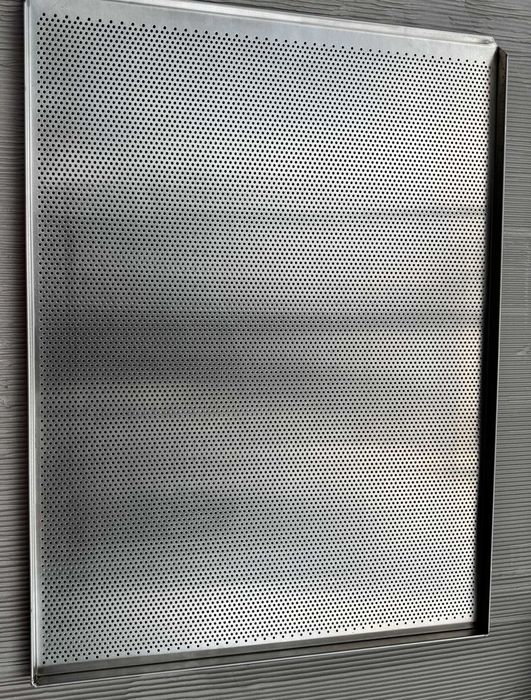 Tavi patiserie 60x80 cm si 60x60 cm perforate si pline