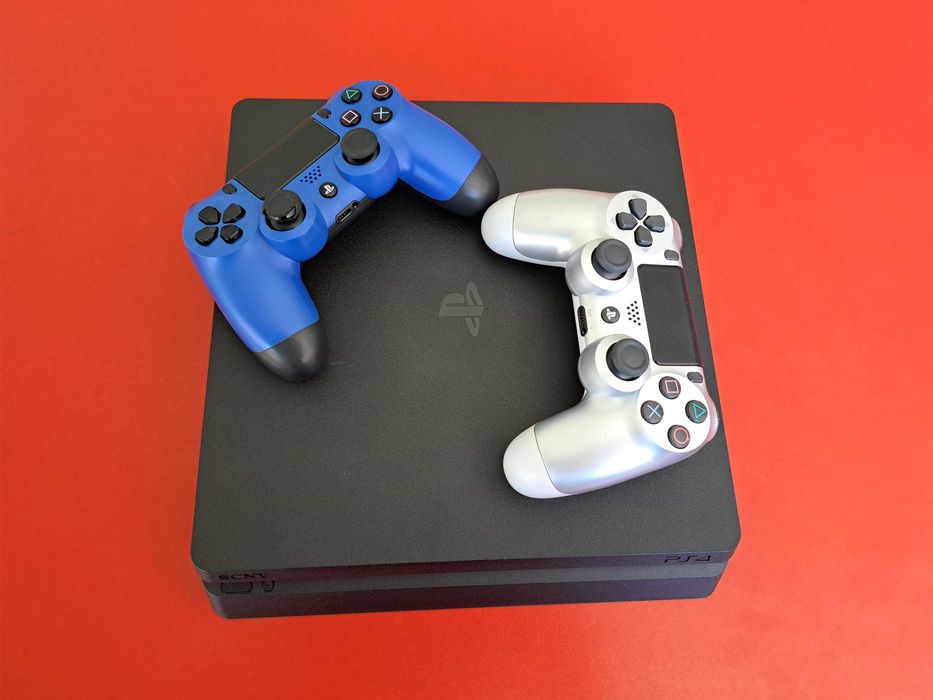 Vand PS4 Slim, 500Gb, 2 controllere, 9 jocuri